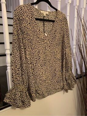 Vine & Love Tan and Black Leopard Print V-Neck Ruffle Sleeve Blouse